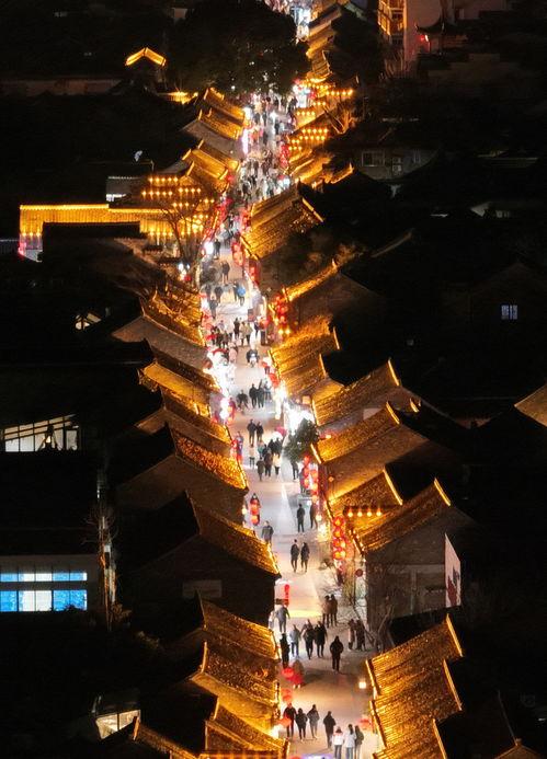 扬州东关街新闻热点爆料,古街惊现神秘事件，引网友热议！