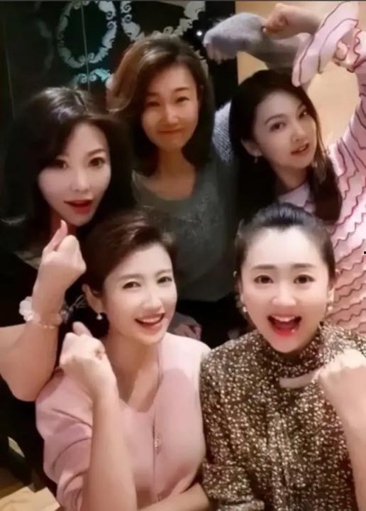 爆料月亮姐姐搞笑视频,欢乐满溢，笑点连连